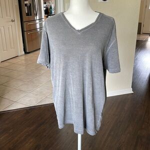 Men’s gray Henley top